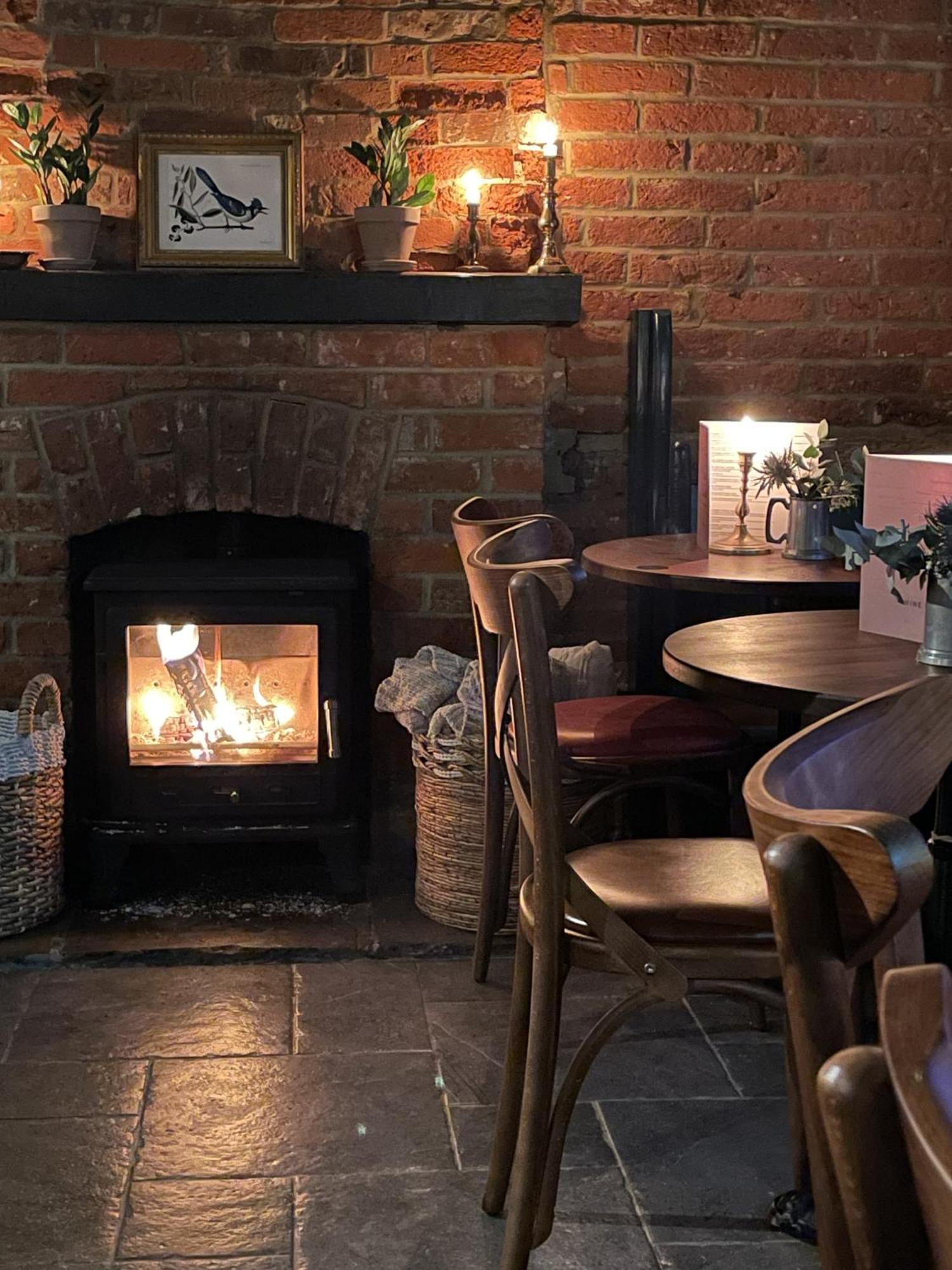 The Plume Of Feathers Farnham (Surrey) Exterior foto